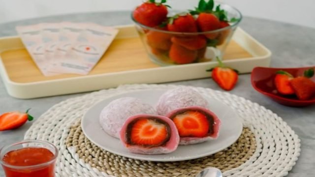 Mochi dan Ichigo Daifuku di Warung Agrin Malang